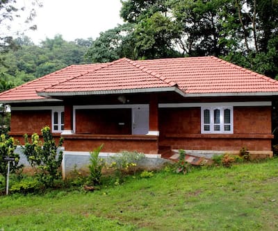 https://imgcld.yatra.com/ytimages/image/upload/t_hotel_yatra_city_desktop/v1433509260/Domestic Hotels/Hotels_ Palakkad /Tree Top Resort/Exterior_2.jpg